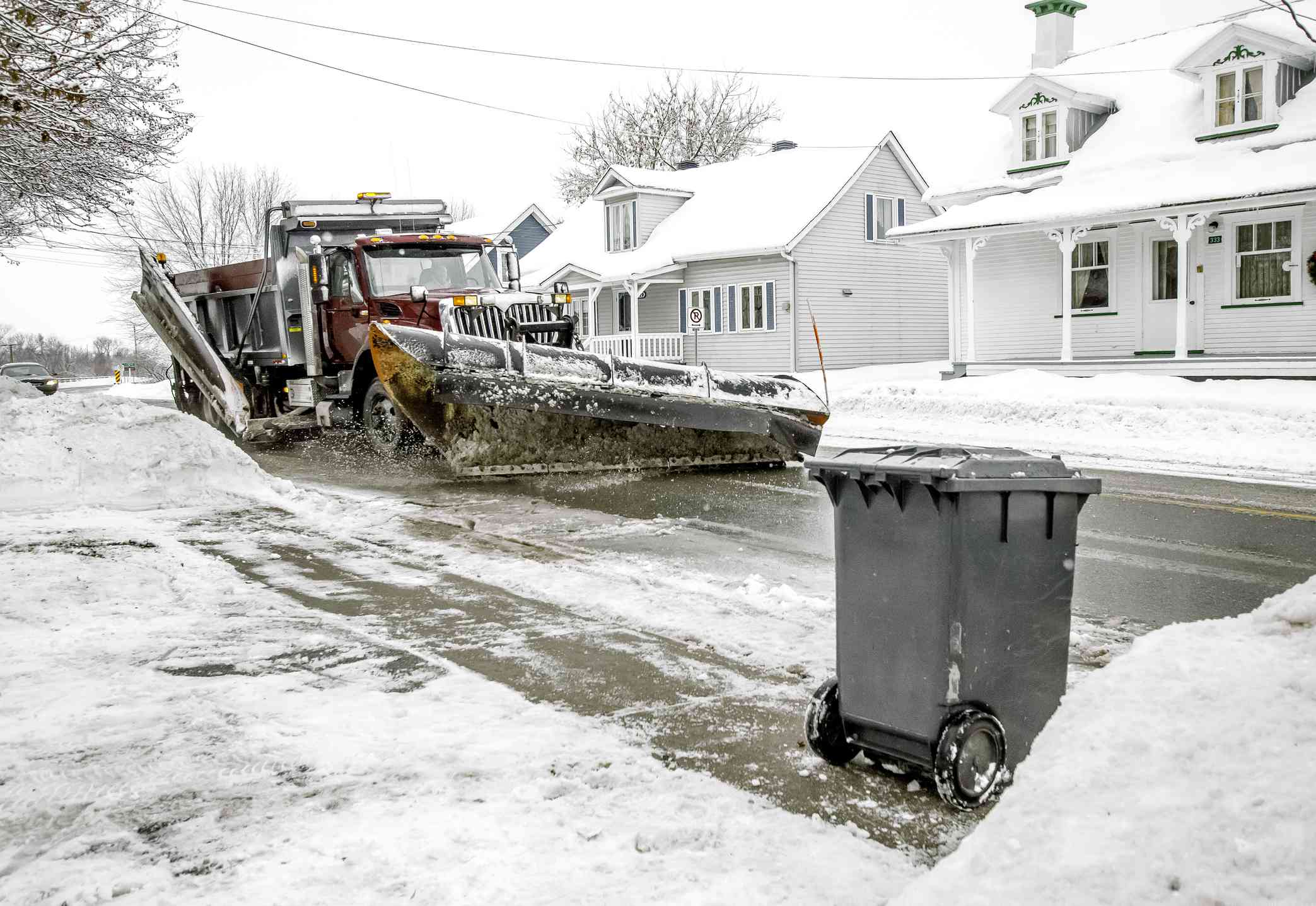 Snowplow-on-neighborhood-street