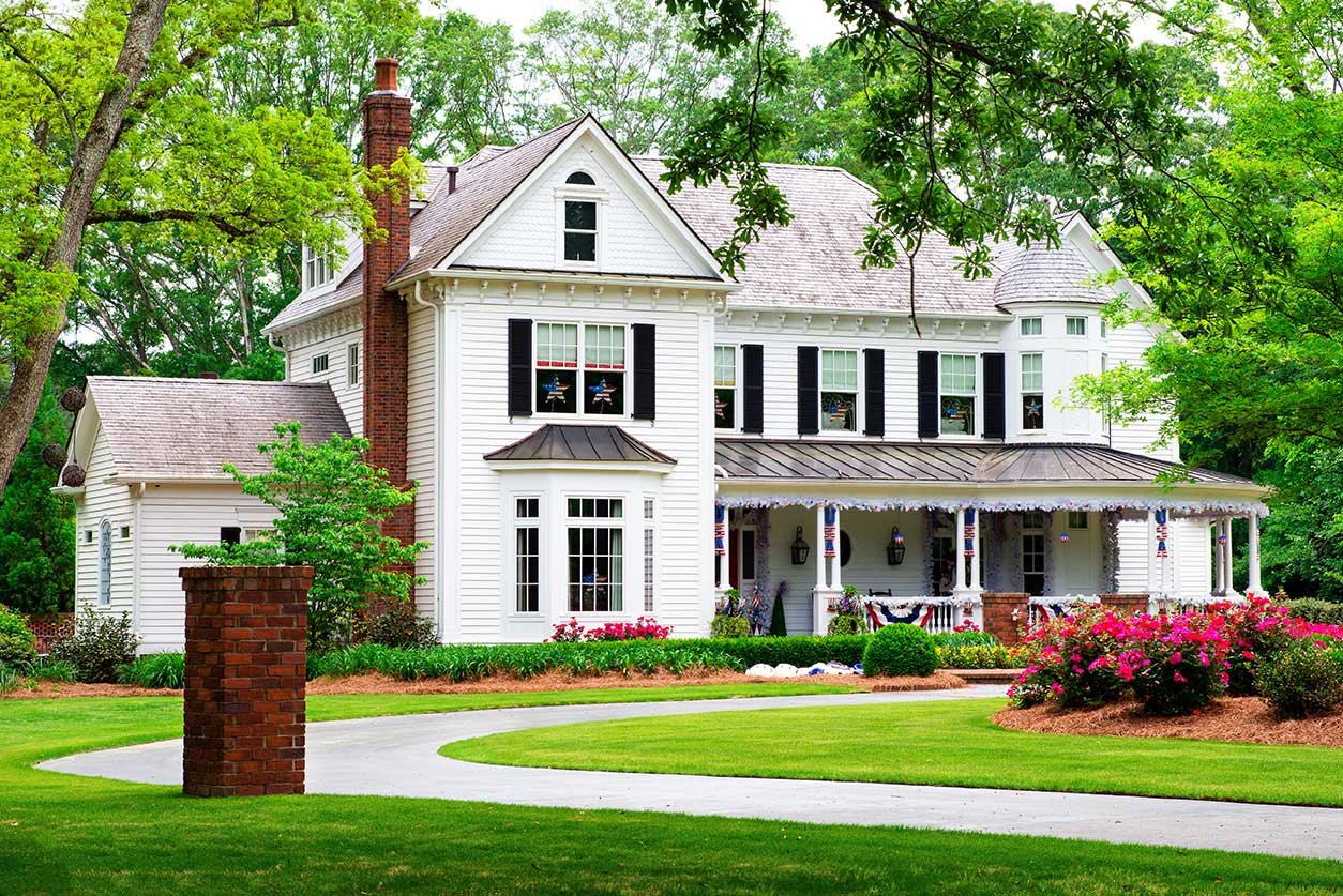 white-house-with-curb-appeal